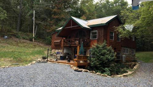Secluded Cabin Close to the Shenandoah River in Shenandoah, Virginia - Photo 2