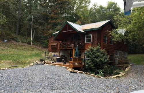 Secluded Cabin Close to the Shenandoah River in Shenandoah, Virginia - Photo 2