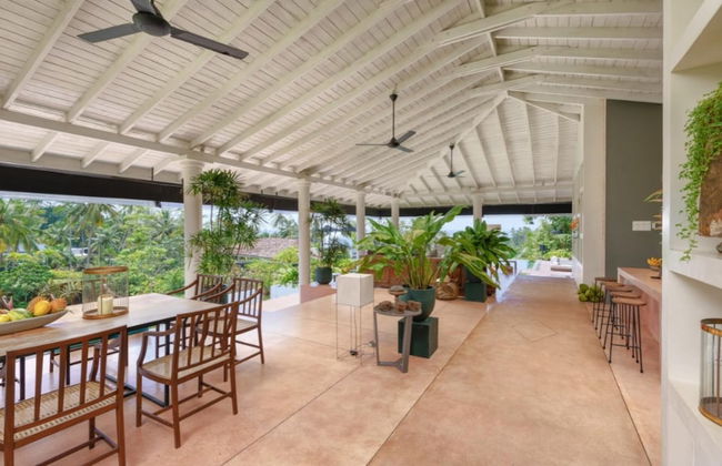 Cool and Contemporary Hilltop Villa With Ocean Views - Photo 38