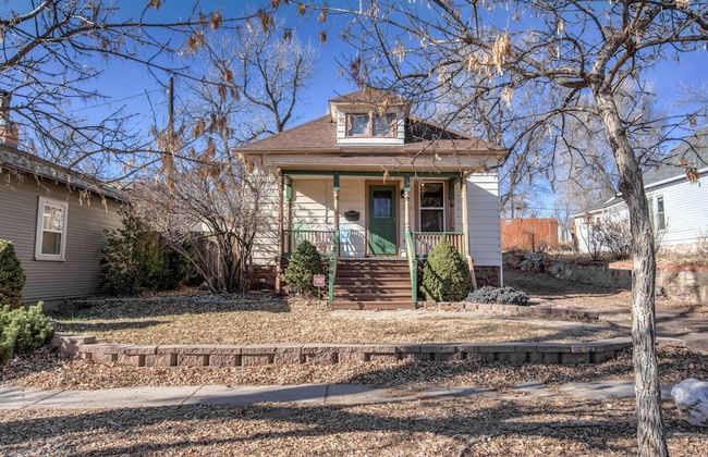 Pet Friendly 1900 Classic 3 Bedroom Value - Photo 30