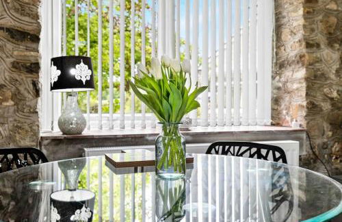 Beautiful renovated former coach house - Photo 20