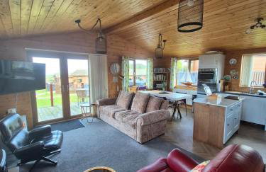 3-Bed Ocean View Lodge - Parking & Terrace - Photo 12