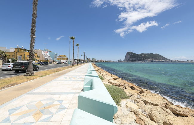 El Cortijo in La Linea de la Conception - Photo 26