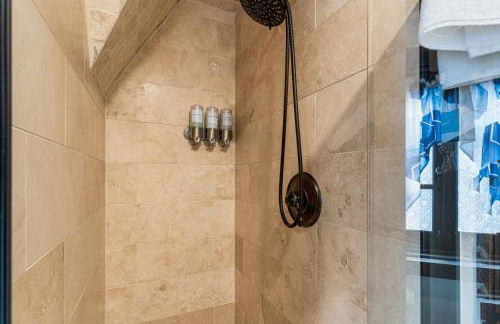 Castle Stay by Gathering Place Hot Tub & Fire Pit - Foto 69