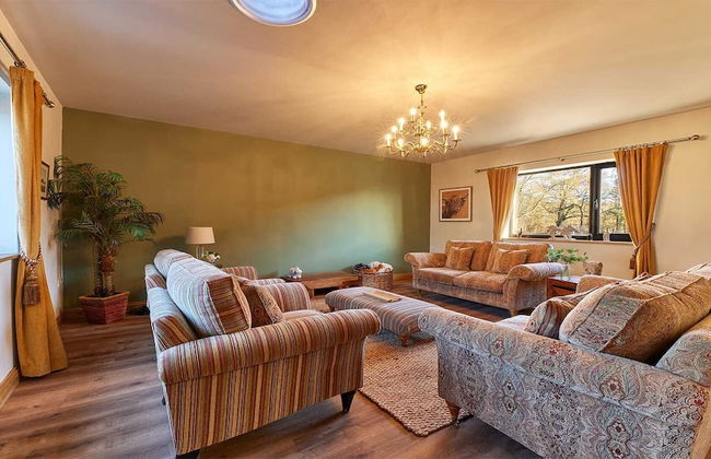 Host Stay The Parlour - Photo 6