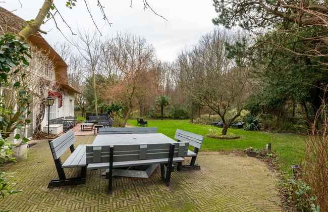 Charming Beach Villa With Thatched Roof - Photo 36