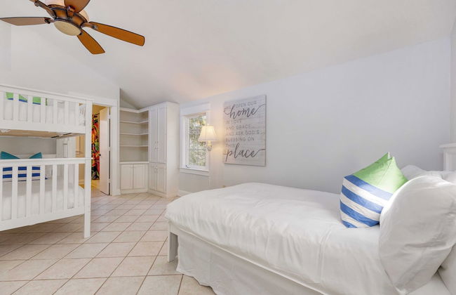 Blackwater Bay Hideaway by Avantstay Waterfront, Pool, Dock, Hot Tub - Photo 34