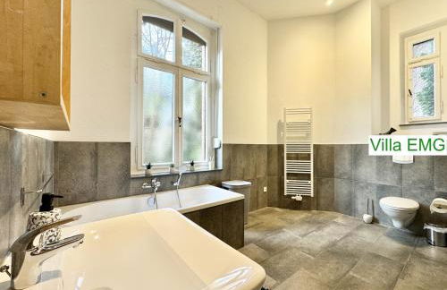 Ferienhaus Villa EMG Velbert nah Düsseldorf Essen Dortmund, Familien Gruppen bis 27 Personen, 3 Küchen, Kaminofen, Terrasse - Photo 18