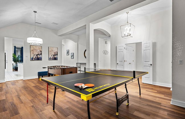 Stylish One Level Home Ping Pong Foosball Yard - Foto 20
