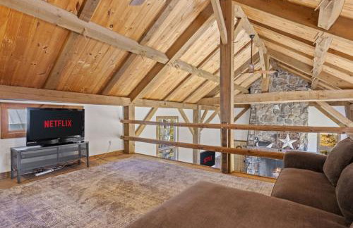 Modern Lux Cabin w Mtn Views and Fire Pit - Foto 23