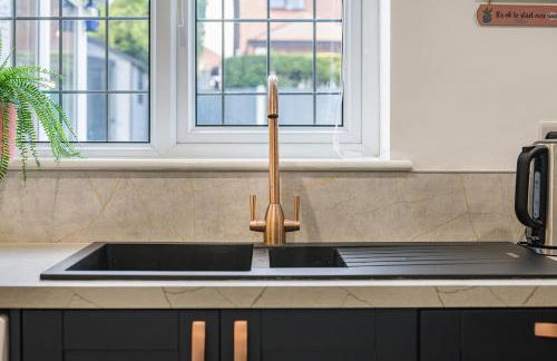 Stylish 4 Bed Trentham Retreat with Pool Table - Foto 4