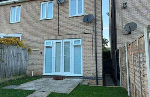 Modern TownHouse - 3 bed 2.5 bath 2 Private Gated Parking - Photo 26