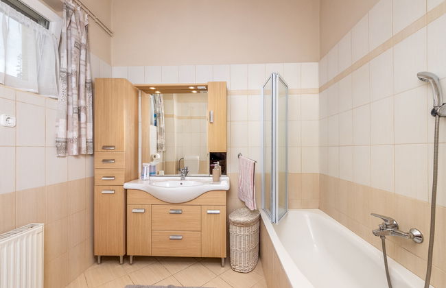 4 bedroom House in Fonyód with private pool and garden - Photo 7