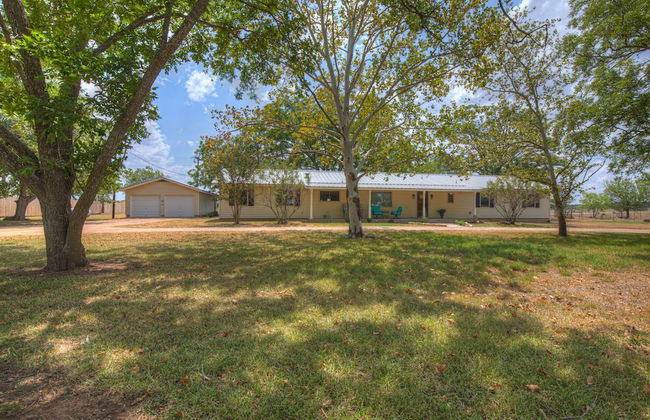 Spacious Home - Fire Pit, BBQ and Outdoor Seating! - Foto 42