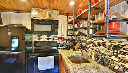 Glamping Caboose Rental Perfect for Families near Clyde, North Carolina - Foto 5