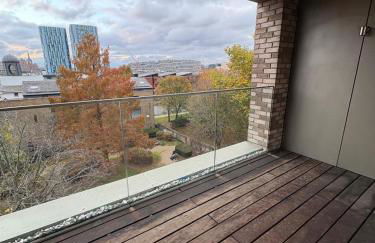 2 Bed Luxury Property with Balcony King Cross - Foto 3