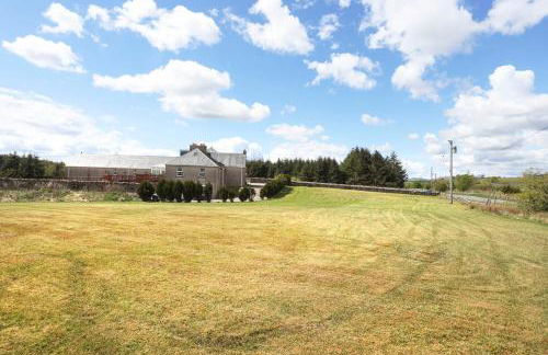 JOIVY Greenknowes Farmhouse with Hot Tub and Bar - Photo 51