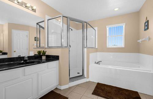 Upstay Home w Pool Hot Tub & Patio - Pet Friendly - Foto 23