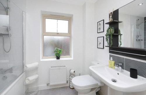 Spacious Home For Contractors,Families,Groups, Sleeps 10, Free Parking - Foto 6