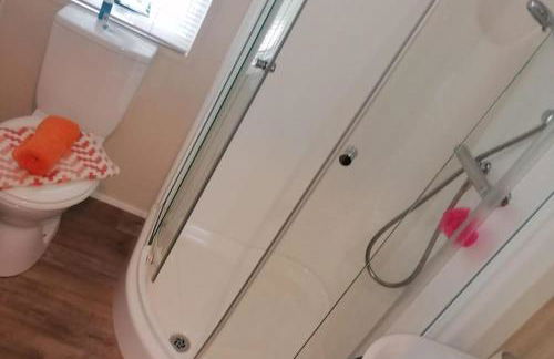 3-Bed Lodge with SeaView-Fireplace-Garden-FreeP - Photo 21