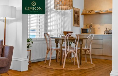 ORION SHORT STAYS is a Renewable Energy Specialist accommodation Provider based in Dundee, We have many properties available for large groups, ASK us for more details and for Custom Quotes, Many properties close to the PORTs and for Large Teams of 100 - Foto 48
