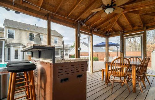 Tropical Oasis with Tiki Bar, Firepit, Seasonal Pool - Foto 53