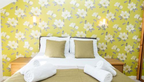 Cosy 3 Bed Cottage-Gloucester-Parking-Garden-Free Hot Tub Weekends-Work or Leisure - Foto 2