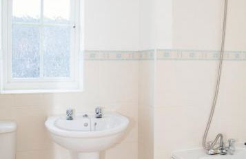 4x Bed Elegant Home with Parking - Photo 17