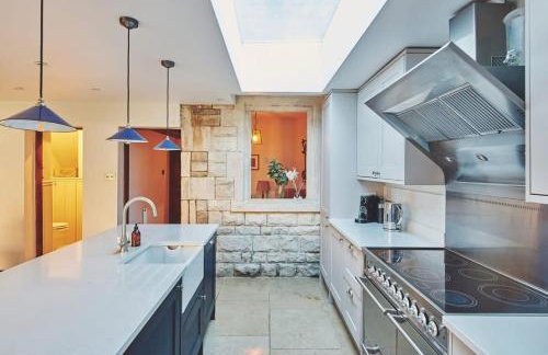 Large Stylish Luxury Cotswold Cottage - ideal for families, w/ EV charging - Foto 5