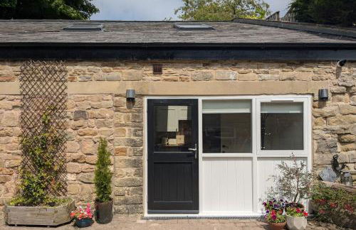 Light, modern detached studio in Eyam - Photo 2