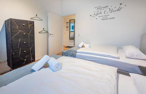 Modern, komplett saniert, in zentraler Citylage beim Kennedyplatz, voll ausgestatte Küche, offener Wohn- und Essbereich, helle Räume - Photo 4