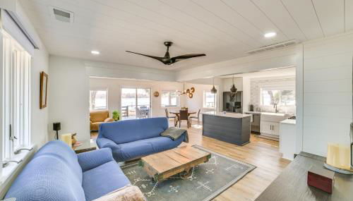 Deck and Scenic Views Lakefront Cottage in Hale! - Foto 5