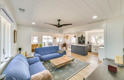 Deck and Scenic Views Lakefront Cottage in Hale! - Foto 5