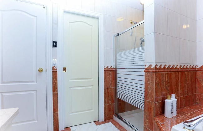 Grand Spacious Suite near YVR by Elevate Rooms - Foto 23