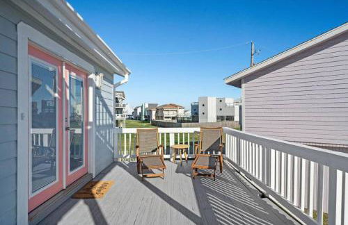 Stunning beach house with ocean views and large deck, just steps from the beach - Foto 23