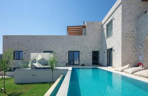 Sorin Villa, boasting Pool & Heated Whirlpool, By ThinkVilla - Foto 7