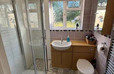 Spacious 3 bed garden & parking - Foto 14