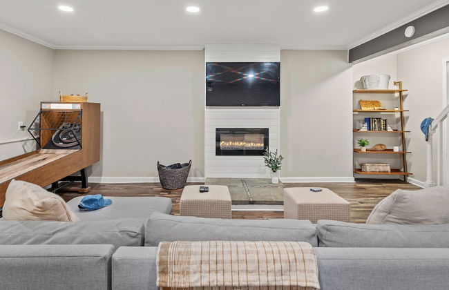 The Evergreen Escape by Avantstay Modern Cabin w Volleyball Court Hot Tub - Foto 20