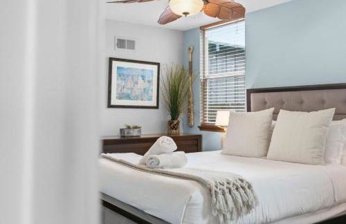 Stunning Beach Home - large patio, parking, ac & dog friendly! - Foto 77