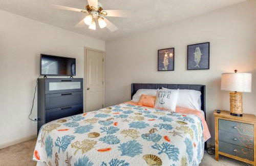 Walk to East Beach Apt with Outdoor Space - Photo 13