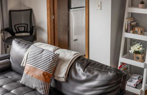 Two Cabins Retreat in Woods Resort - Dog-Friendly - Foto 14