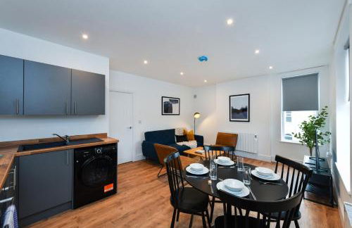 Charming 2Bed Flat - Spacious & Prime Location - Foto 1