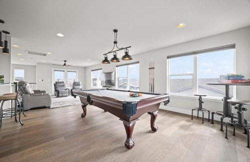 Rooftop Sunset Escape BBQ & Billiards Sleeps 8 - Foto 2