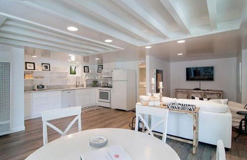 Remodeled Beach Bungalow, Block to the Beach - Photo 16