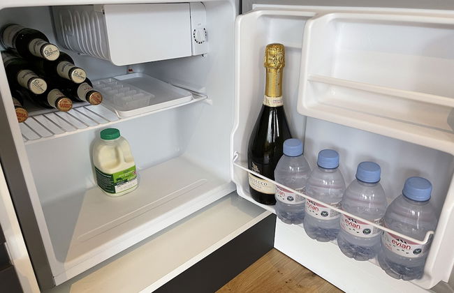 Maygrove Retreat - Sleeps 2 - Jacuzzi - Parking - Photo 4