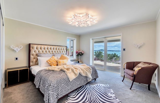 Magnificent Harbour View Villa in Orakei - Photo 4