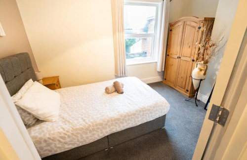Contractor Friendly 4BR House Ideal for Long Term Stays - Foto 26
