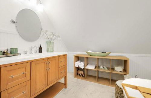 Tovey House-Walk to Downtown and Campus - Photo 35