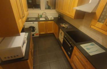 "Snooze Central" - City Centre Apartments above Victoria Centre Shopping Centre with full Kitchen in Milton Street - up to 4 Beds - most Central Location next to the Hilton Hotel - Outdoor Parking for Cars or Vans five pounds a day - Sunday 1pm Check-Out - Photo 26