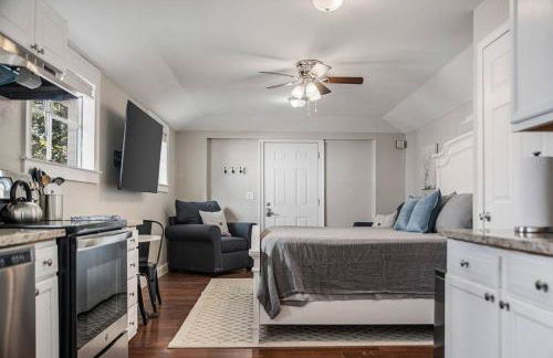 Old Dauphin Way Historic Home - Unit 1 - Photo 5